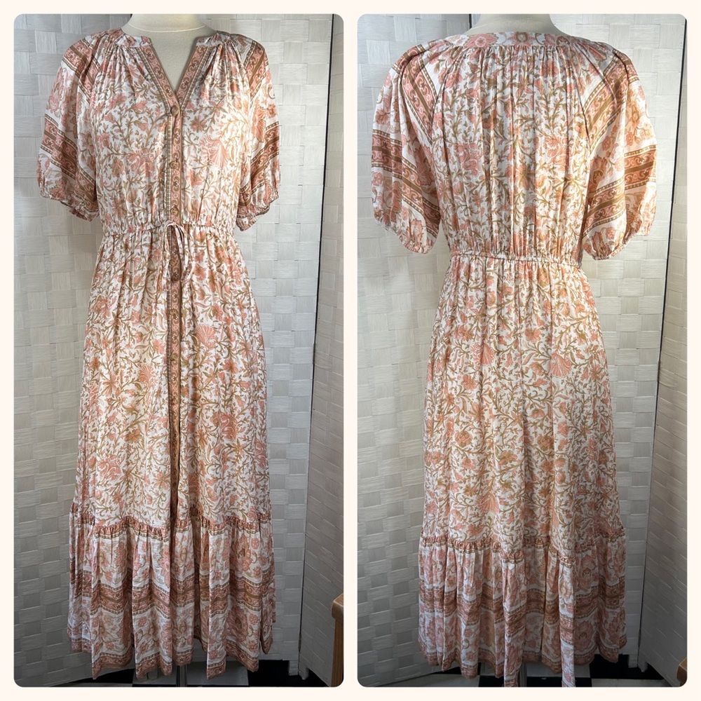 Boho peasant maxi dress with puff sleeves. Floral pattern.